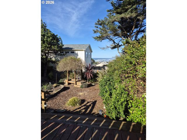 634 Sw EBB Ave, Lincoln City, OR 97367
