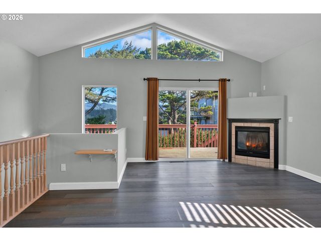 634 Sw EBB Ave, Lincoln City, OR 97367