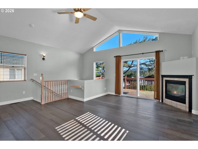 634 Sw EBB Ave, Lincoln City, OR 97367