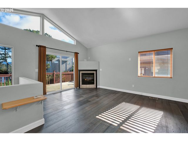 634 Sw EBB Ave, Lincoln City, OR 97367