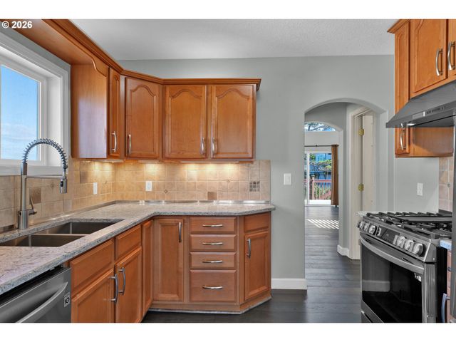 634 Sw EBB Ave, Lincoln City, OR 97367