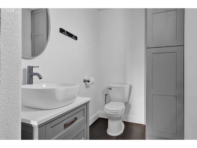 634 Sw EBB Ave, Lincoln City, OR 97367