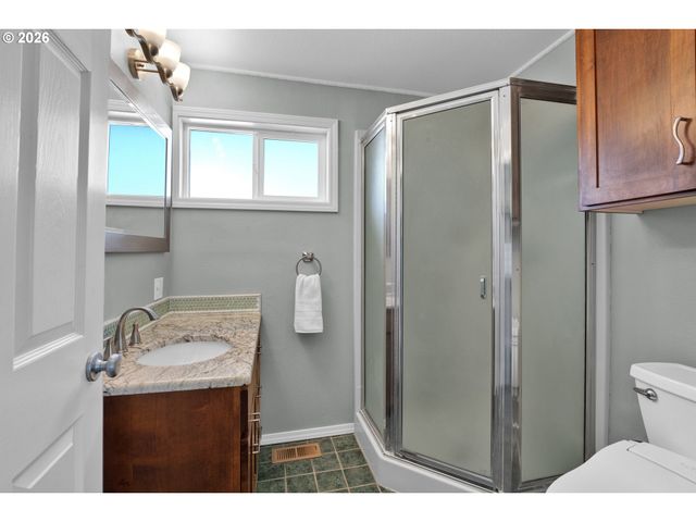 634 Sw EBB Ave, Lincoln City, OR 97367