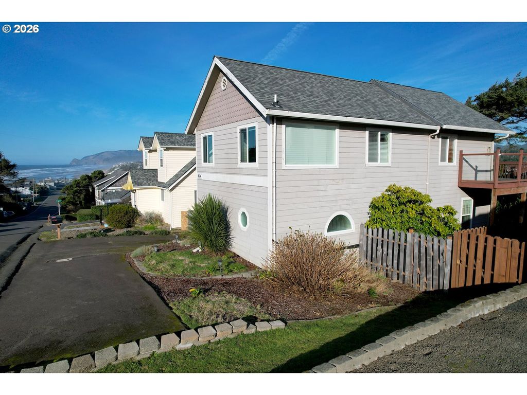 634 Sw EBB Ave, Lincoln City, OR 97367