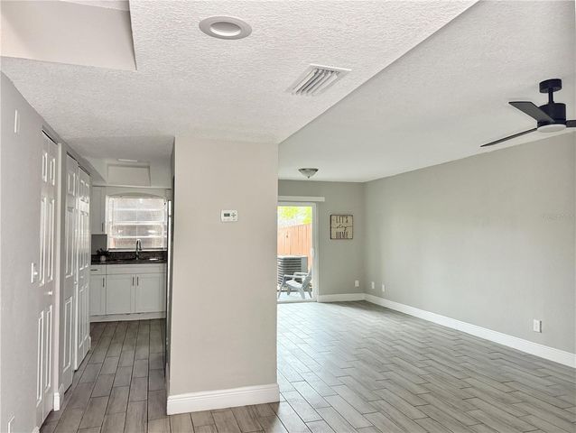 5129 TENNIS COURT CIRCLE, Tampa, FL 33617