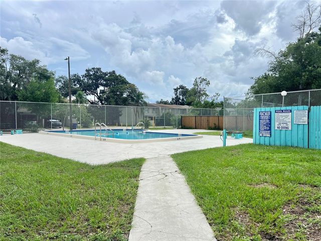 5129 TENNIS COURT CIRCLE, Tampa, FL 33617