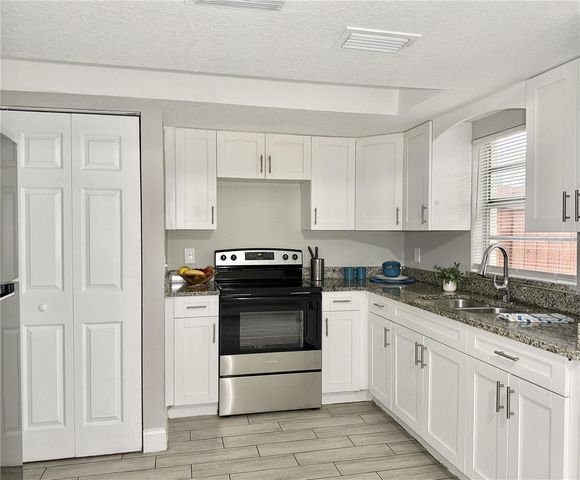 5129 TENNIS COURT CIRCLE, Tampa, FL 33617