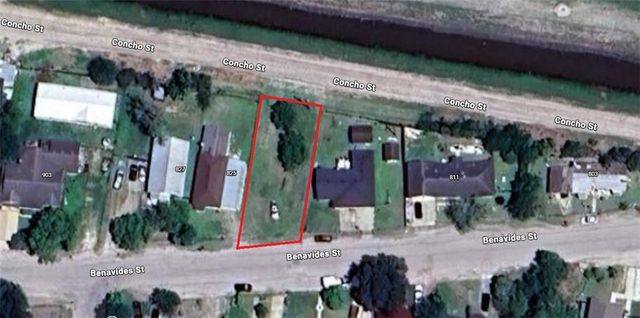 821 Benavides St, Robstown, TX 78380