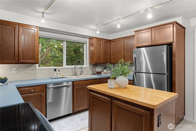 8812 86th Avenue NW, Gig Harbor, WA 98335