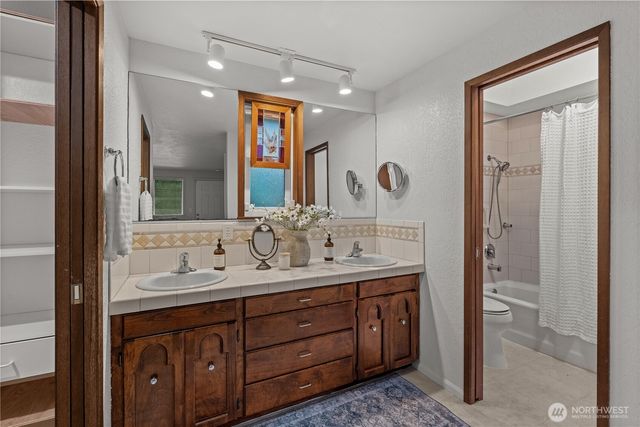 8812 86th Avenue NW, Gig Harbor, WA 98335