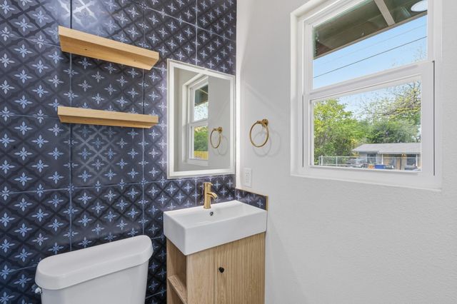 309 E Lola DR, Austin, TX 78753