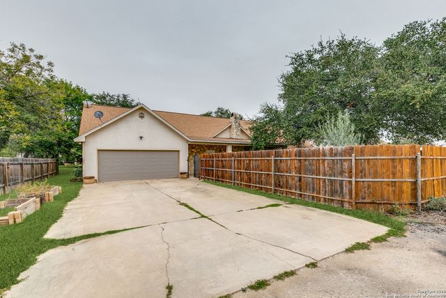 1505 30th, Hondo, TX 78861