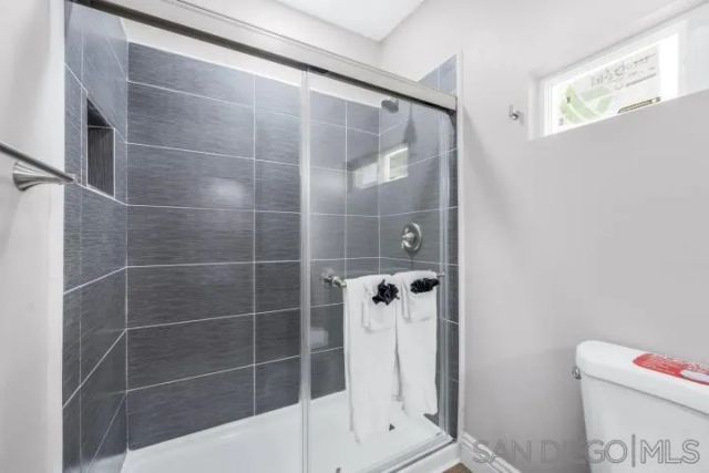 1735 Froude St, San Diego, CA 92107
