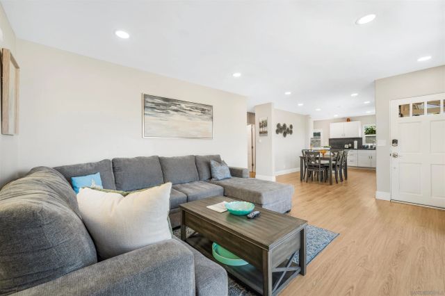 1735 Froude St, San Diego, CA 92107