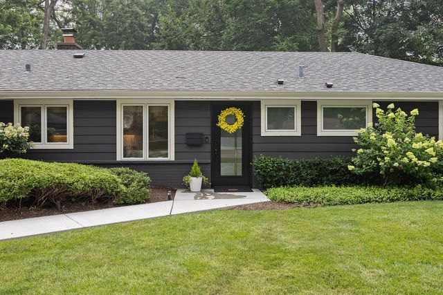 1909 Martingale Road, Wheaton, IL 60187