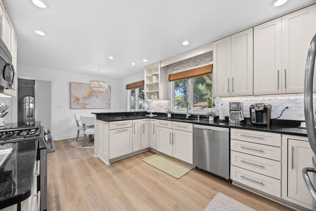 1909 Martingale Road, Wheaton, IL 60187