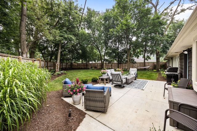 1909 Martingale Road, Wheaton, IL 60187