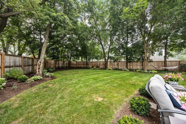 1909 Martingale Road, Wheaton, IL 60187