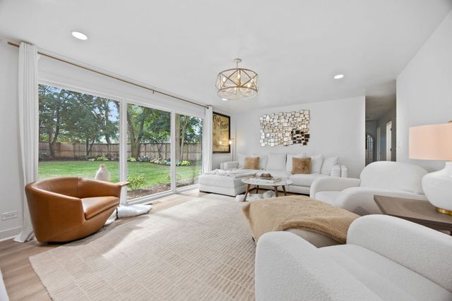 1909 Martingale Road, Wheaton, IL 60187
