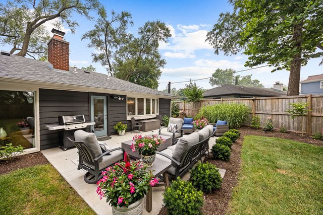 1909 Martingale Road, Wheaton, IL 60187