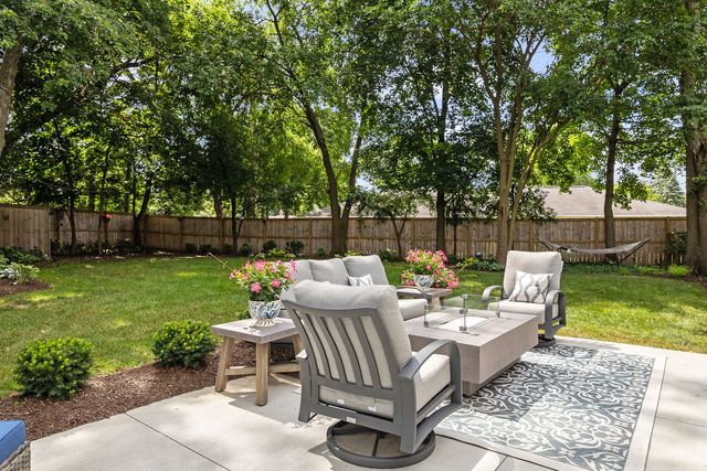 1909 Martingale Road, Wheaton, IL 60187