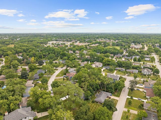 1909 Martingale Road, Wheaton, IL 60187