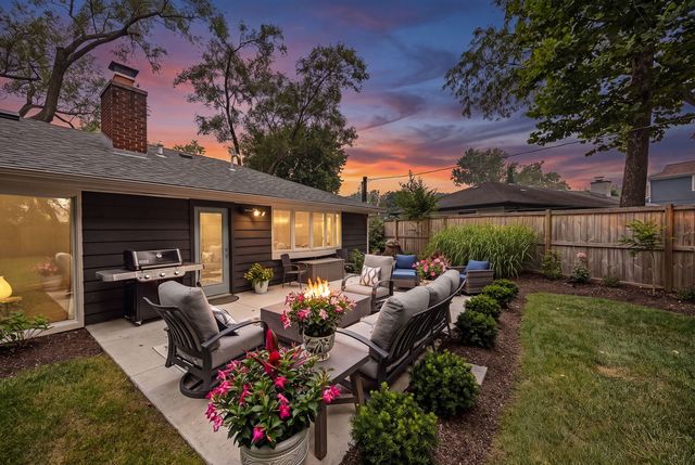 1909 Martingale Road, Wheaton, IL 60187