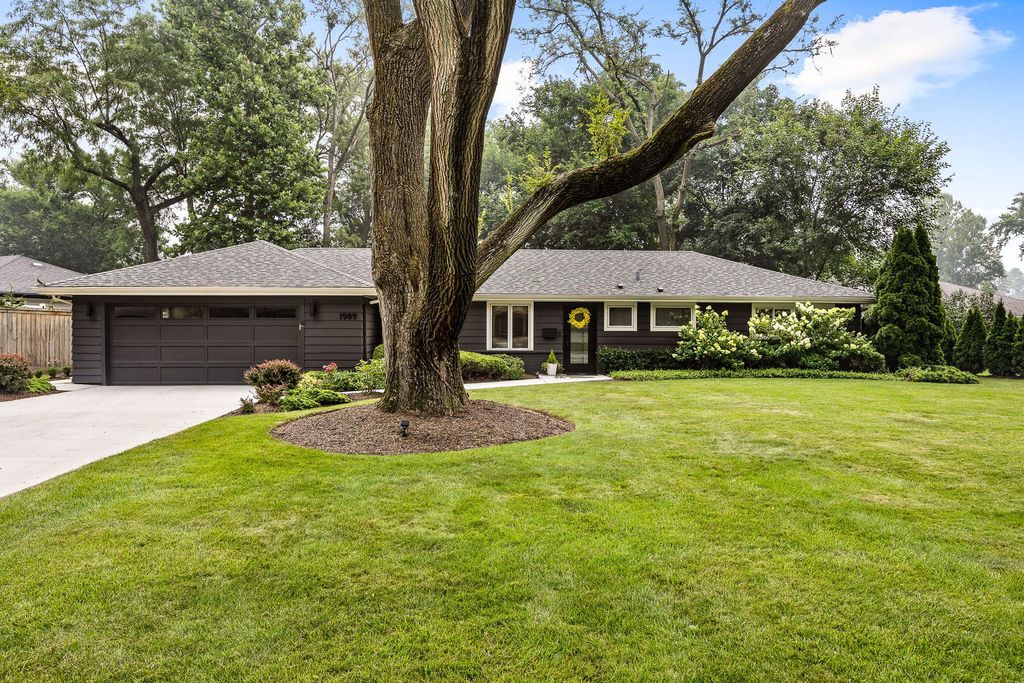 1909 Martingale Road, Wheaton, IL 60187