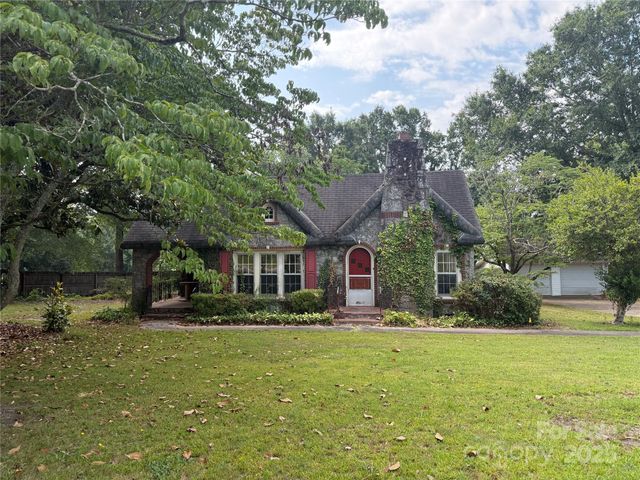 3985 1st Avenue SW, Hickory, NC 28602