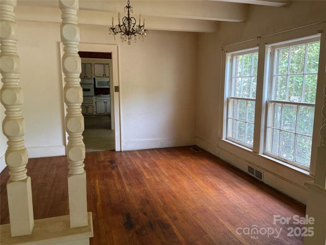 3985 1st Avenue SW, Hickory, NC 28602