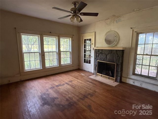 3985 1st Avenue SW, Hickory, NC 28602