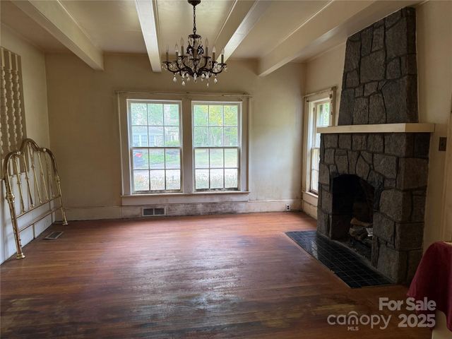 3985 1st Avenue SW, Hickory, NC 28602
