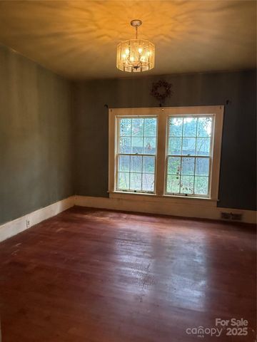 3985 1st Avenue SW, Hickory, NC 28602