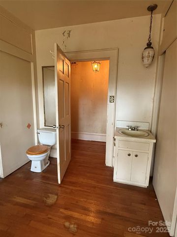 3985 1st Avenue SW, Hickory, NC 28602