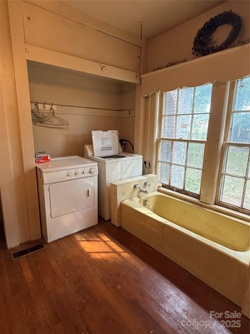3985 1st Avenue SW, Hickory, NC 28602