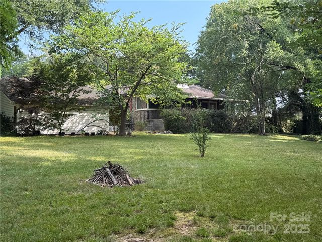 3985 1st Avenue SW, Hickory, NC 28602