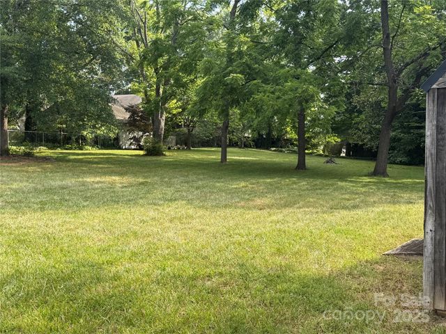 3985 1st Avenue SW, Hickory, NC 28602