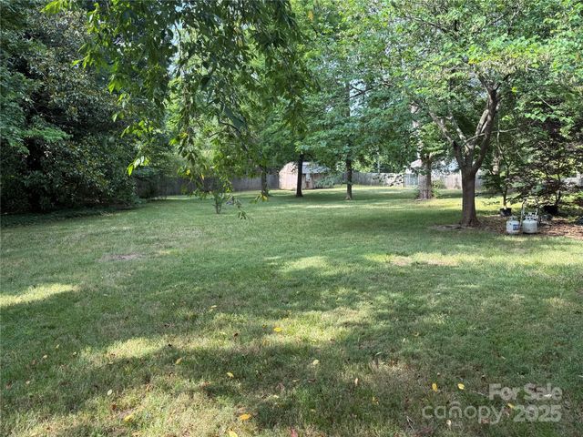 3985 1st Avenue SW, Hickory, NC 28602