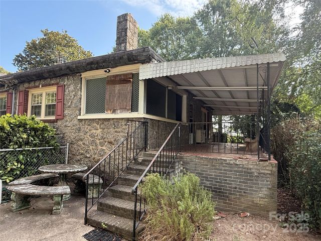 3985 1st Avenue SW, Hickory, NC 28602
