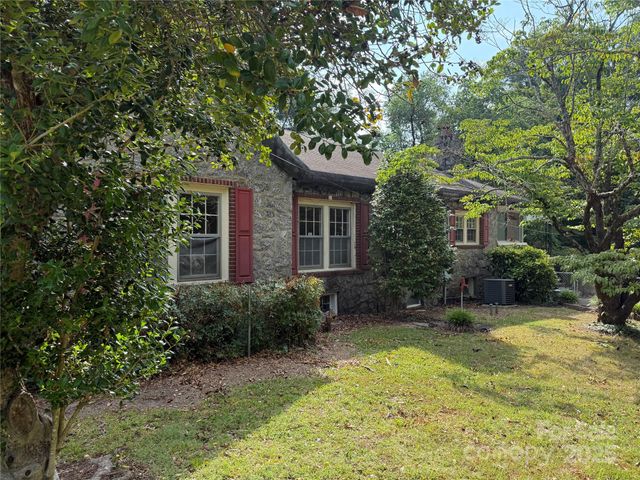 3985 1st Avenue SW, Hickory, NC 28602