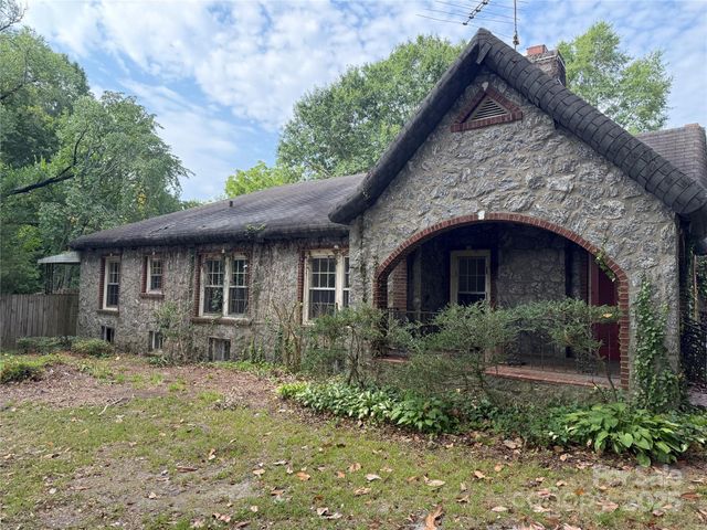 3985 1st Avenue SW, Hickory, NC 28602