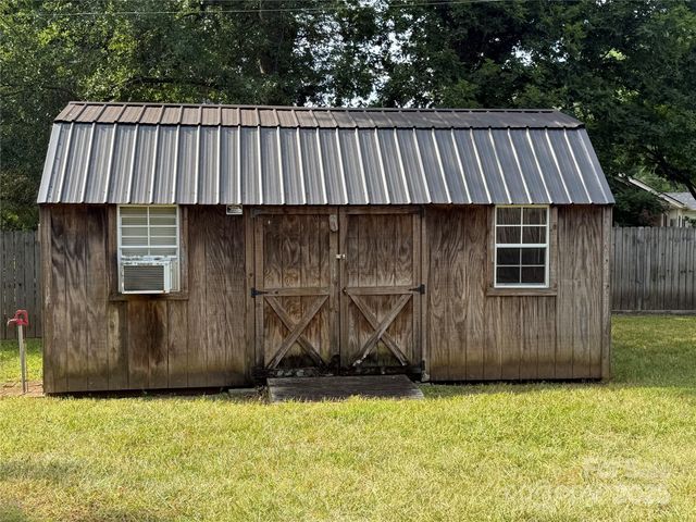 3985 1st Avenue SW, Hickory, NC 28602