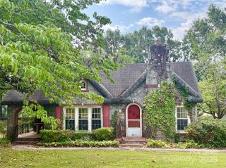3985 1st Avenue SW, Hickory, NC 28602