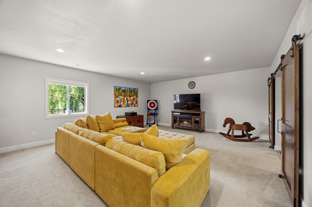8378 Aspen Drive, West Des Moines, IA 50266