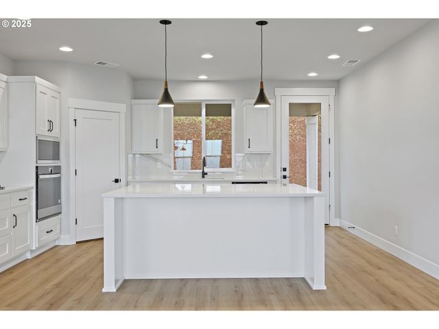 12171 Sw Autumnview St, Tigard, OR 97224