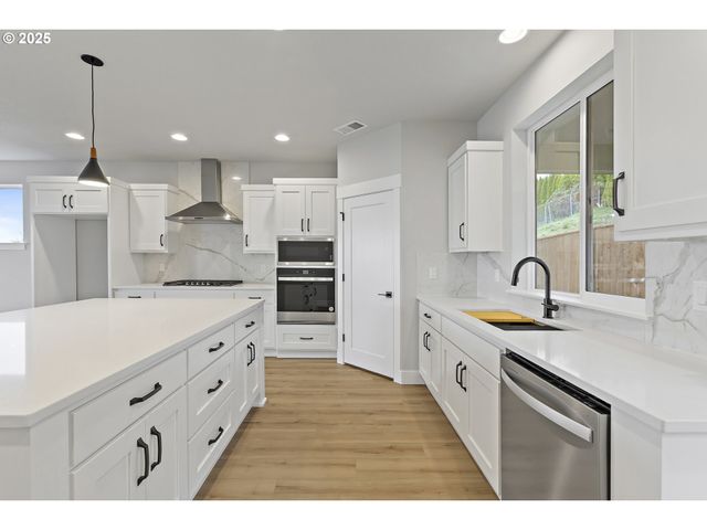 12171 Sw Autumnview St, Tigard, OR 97224