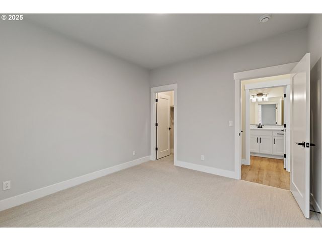 12171 Sw Autumnview St, Tigard, OR 97224