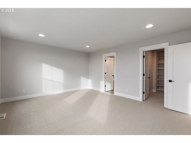 12171 Sw Autumnview St, Tigard, OR 97224