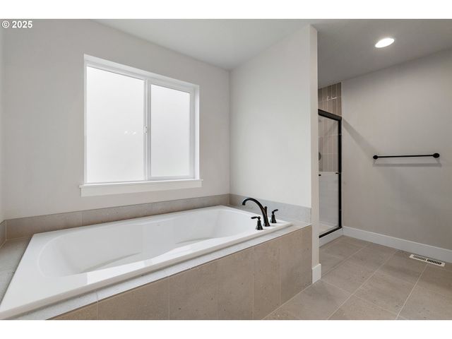 12171 Sw Autumnview St, Tigard, OR 97224