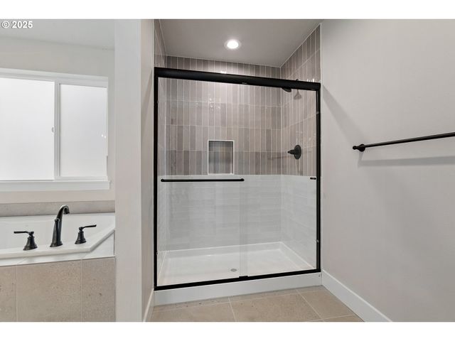 12171 Sw Autumnview St, Tigard, OR 97224